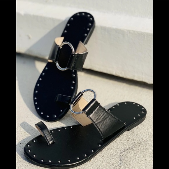 BLACK METAL DECO THONG SANDALS - Picture 3 of 8